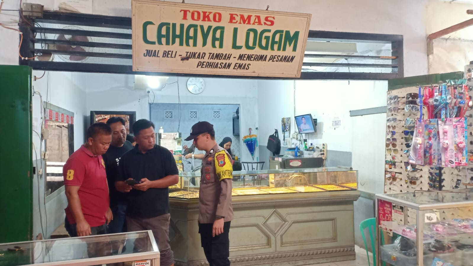OLAH TKP: Petugas kepolisian saat melakukan olah TKP, Kamis (27/2/2025).
