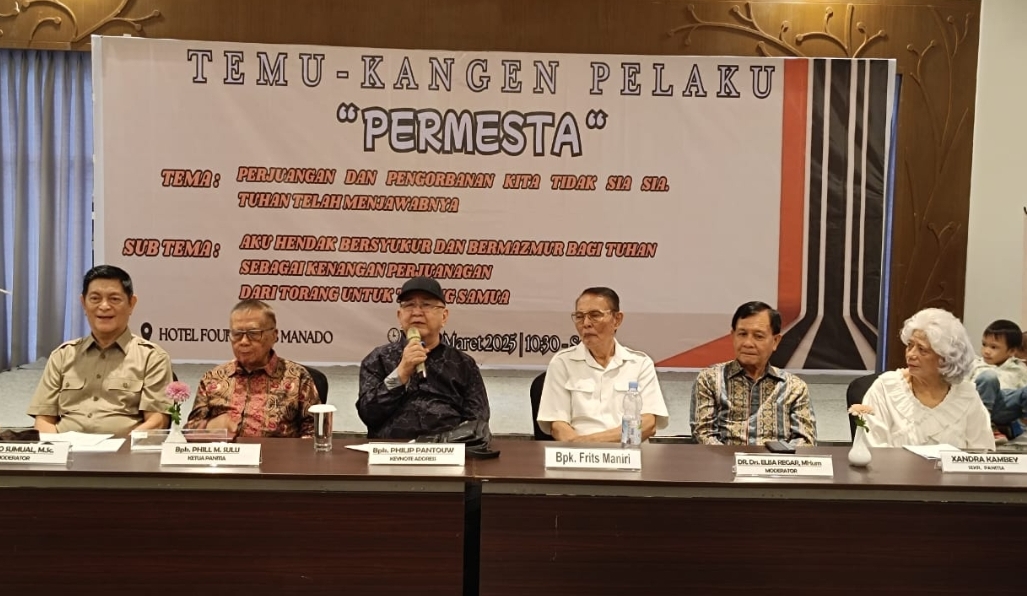 Philip Pantouw saat menjadi keynote address di temu kangen tokoh Permesta, kemarin.