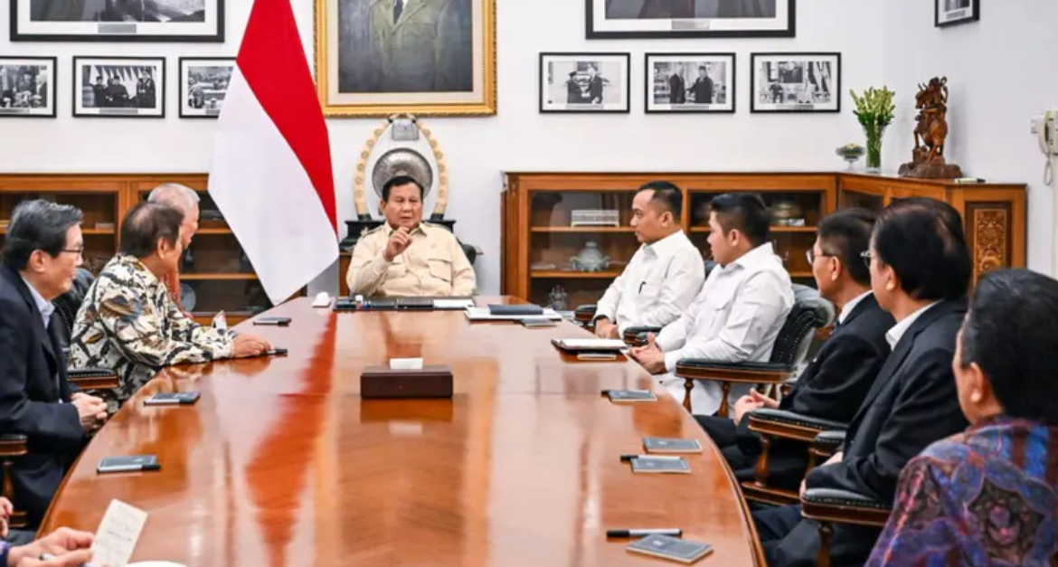 Presiden Prabowo Subianto menerima kehadiran delapan pengusaha besar di Istana Kepresidenan Jakarta pada Kamis, (6/3/2025).