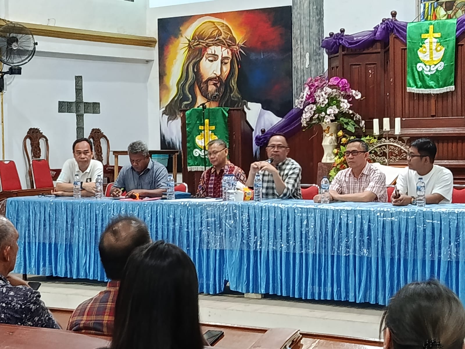 Panitia Selebrasi Paskah Remaja GMIM mengelar rapat persiapan