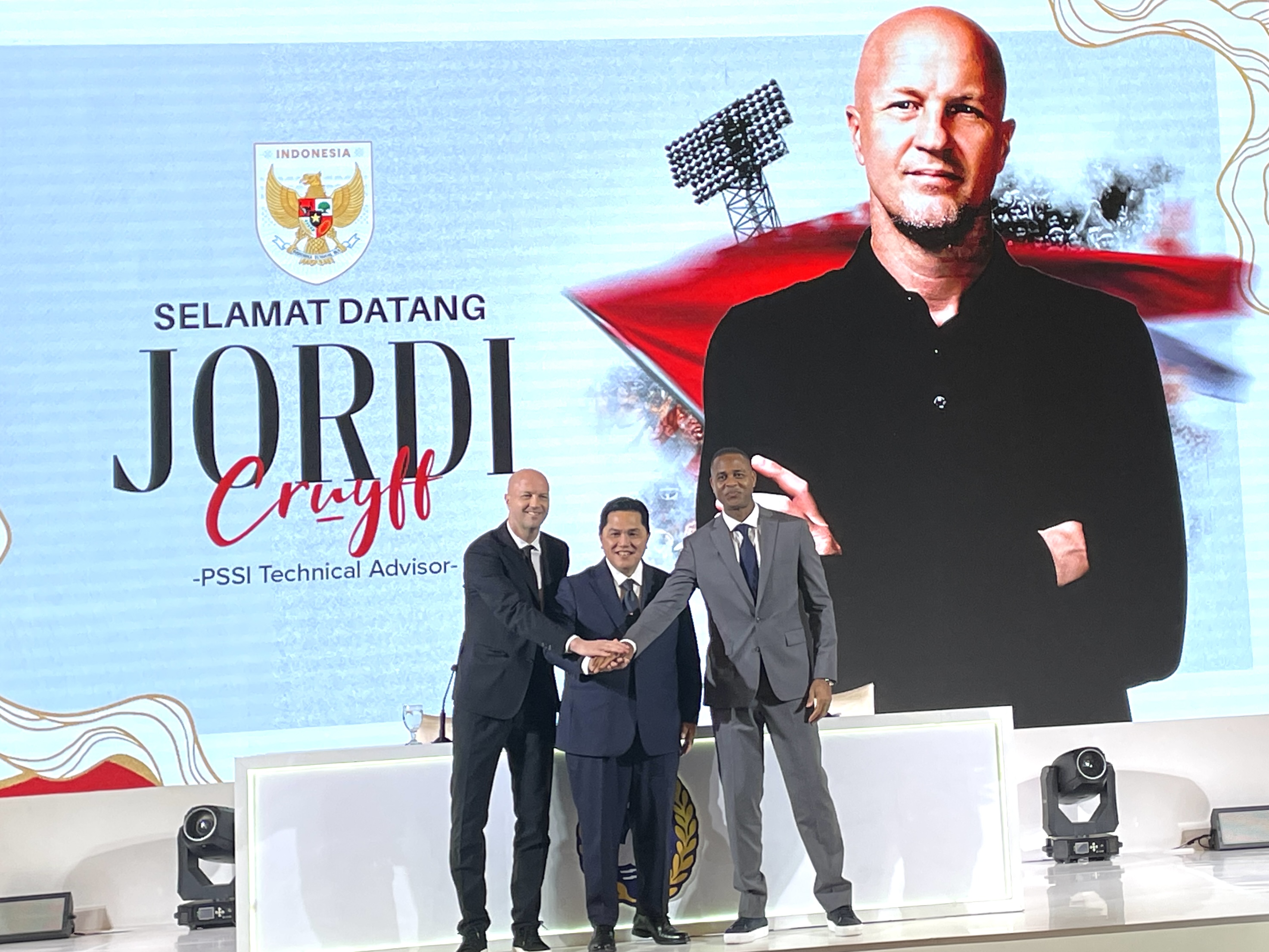 Konferensi pers perkenalan Jordi Cruyff