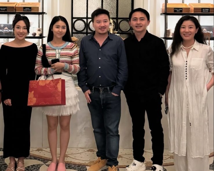 Influencer Sulut Rivel Sumigar (dua dari kanan) saat diundang TikTok ke China