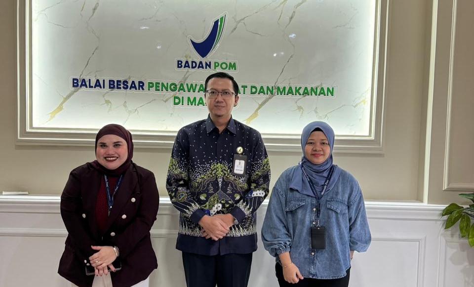 Kepala Balai POM Manado  Agus Yudi Prayudana saat menerima kunjungan Manado Post, Kamis (13/3).