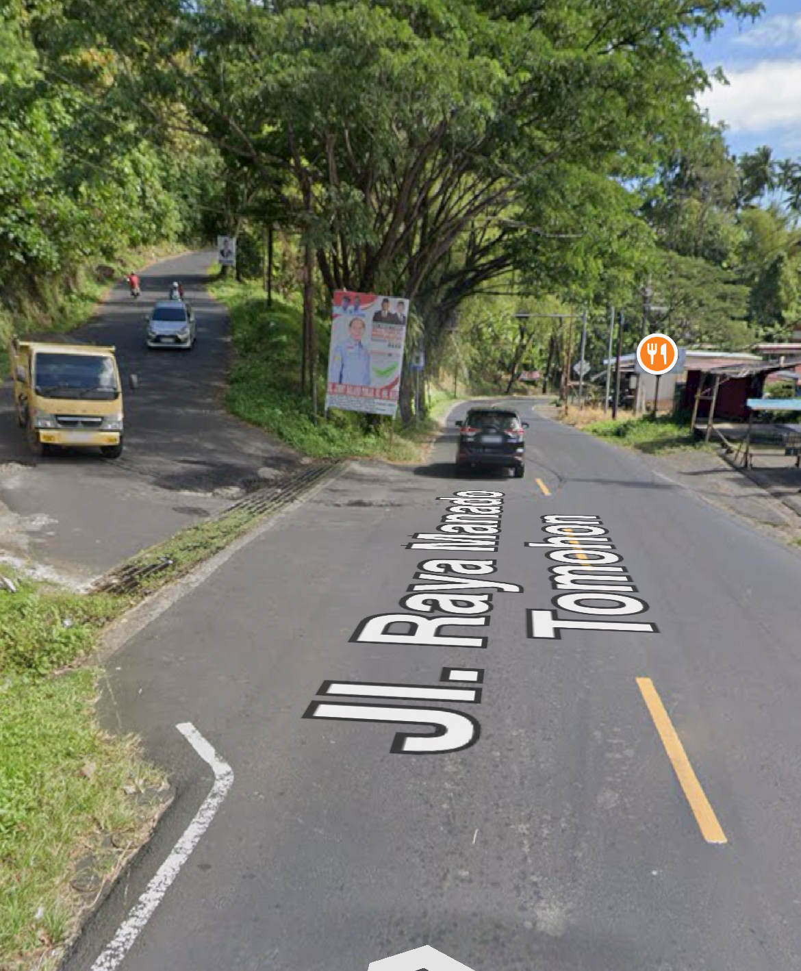 Akses Jalan Tomohon-Manado tepatnya di pertigaan ke arah Desa Warembungan