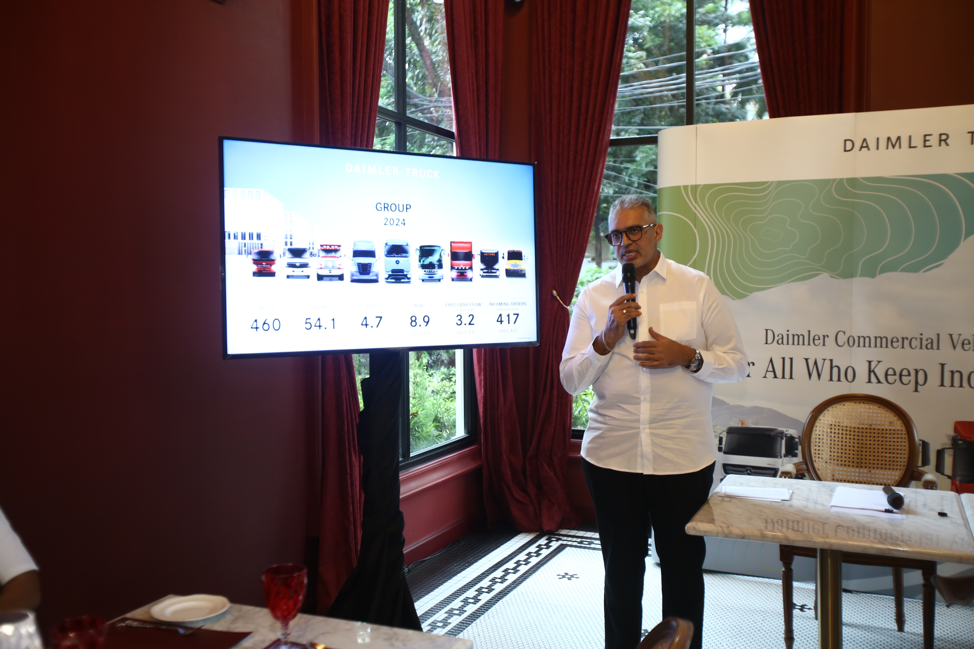 Bapak Naeem Hassim - President Director Daimler Commercial Vehicles Indonesia