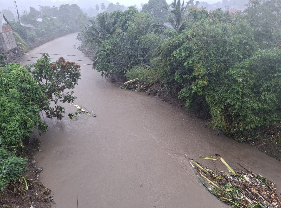 TERKINI: Kondisi terkini DAS Tondano dari perbatasan antara Kota Manado dan Kabupaten Minahasa, pukul 12.00 wita siang ini masih aman, Sabtu (22/3/2025).