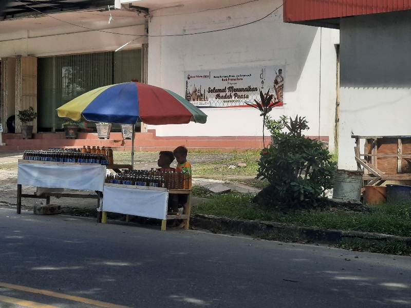 Penjual lampu botol menjamur di Kotamobagu