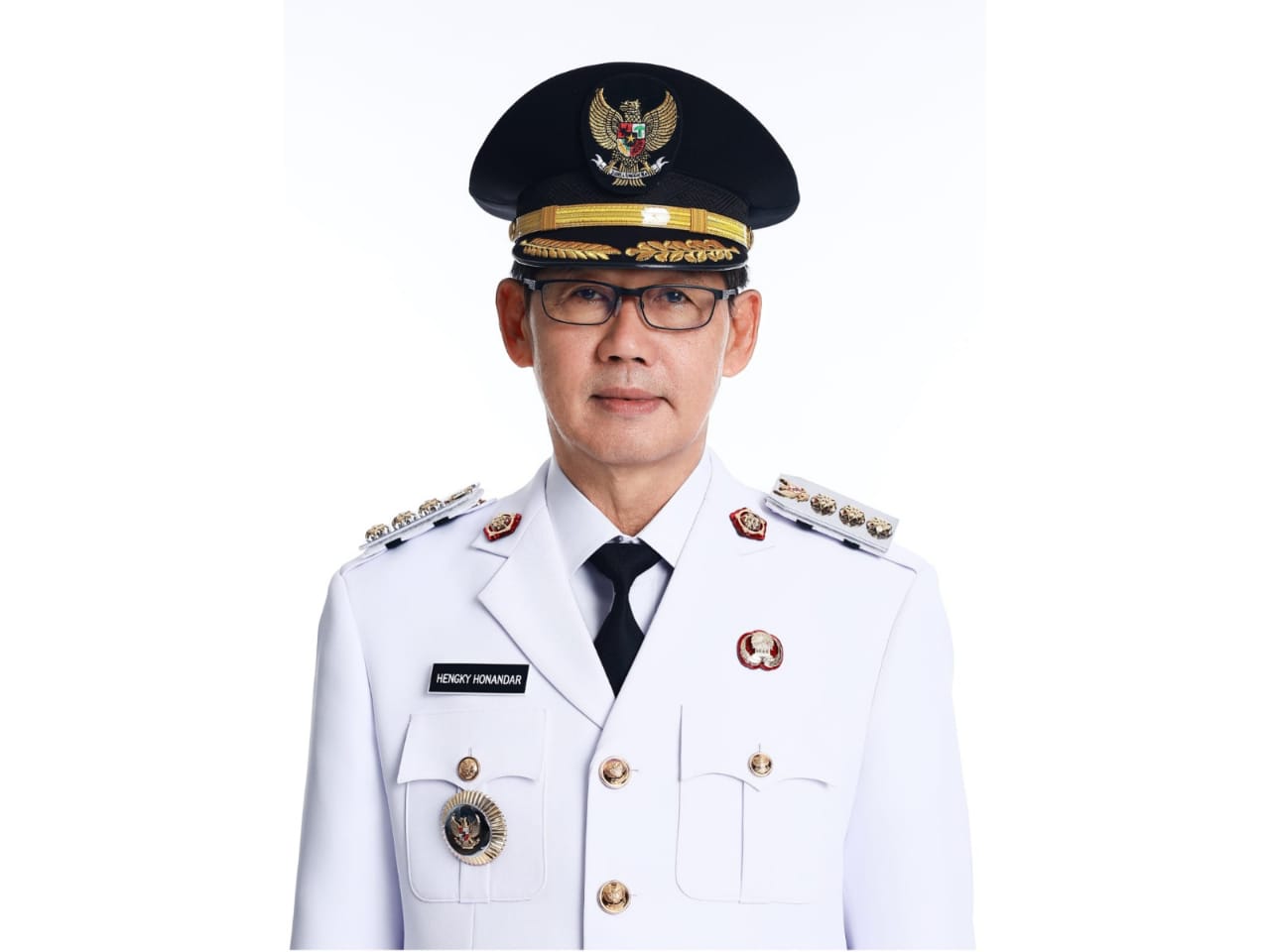 Wali Kota Bitung Hengky Honandar