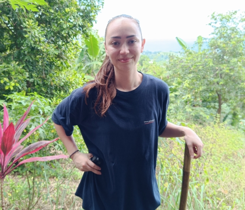 Sara Hilgers saat melihat keindahan teluk Manado