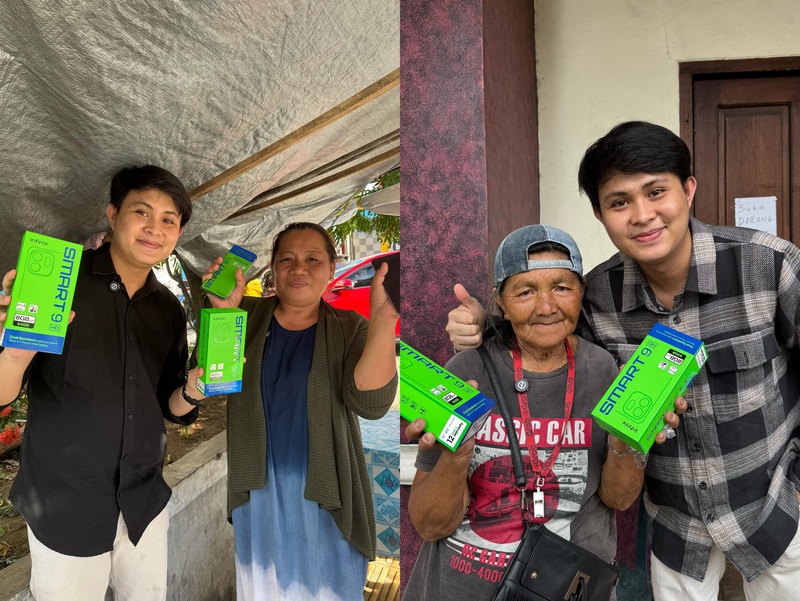 Influencer asal Sulawesi Utara Valen Rewah saat bagi-bagi handphone