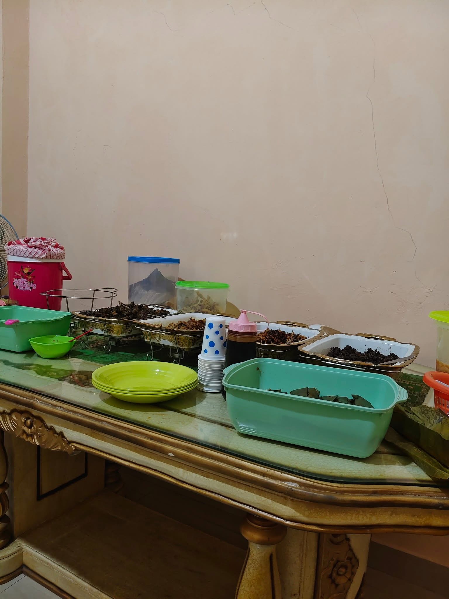 Postingan seoranv driver online saat disuguhi makanan lebaran oleh customernya saat momen lebaran