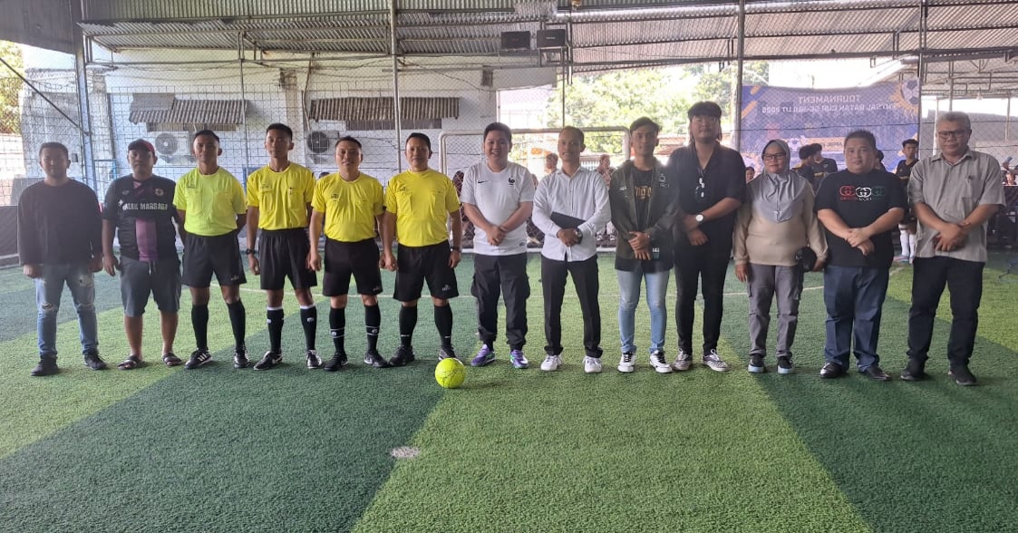 Wakil Wali Kota Bitung Randito Maringka, membuka secara resmi Turnamen Futsal Batak Cup se-Sulawesi Utara 2025.(Dok Istimewa)