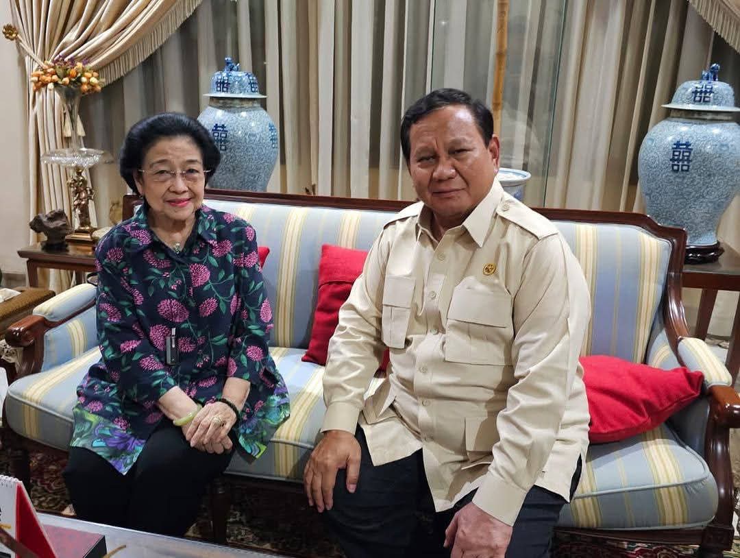 AKRAB: Potret penuh keakraban pertemuan antara Presiden Prabowo Subianto dan Mantan Presiden Kelima Megawati Soekarnoputri, Senin (7/4/2025) malam, di Menteng Jakarta. (Istimewa)
