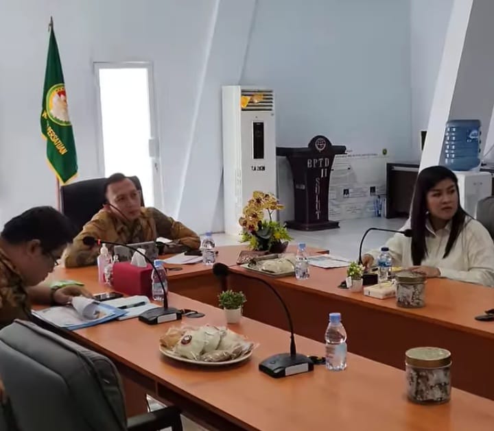 AUDIENSI: Pertemuan Bupati Chyntia Kalangit dengan BPTD Kelas II Sulut, bahas dana operasional dua armada laut Sitaro, Jumat (11/4/25).