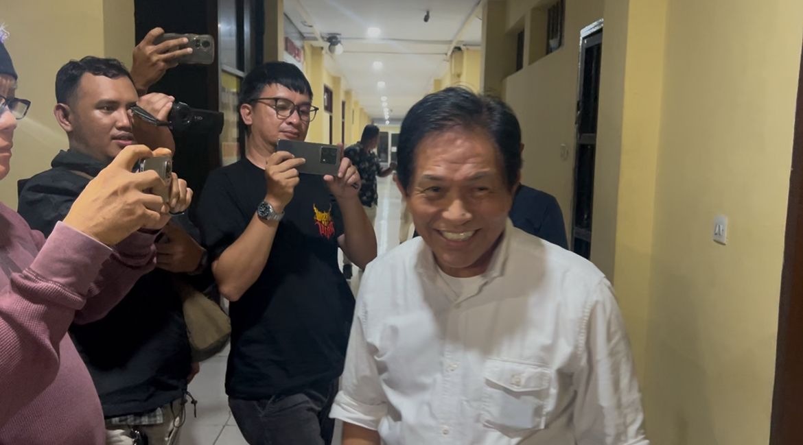 Ketua DPRD Sulut Fransiscus Andi Silangen usai menjalani pemeriksaan di Mapolda Sulut, Selasa (15/04/2025)