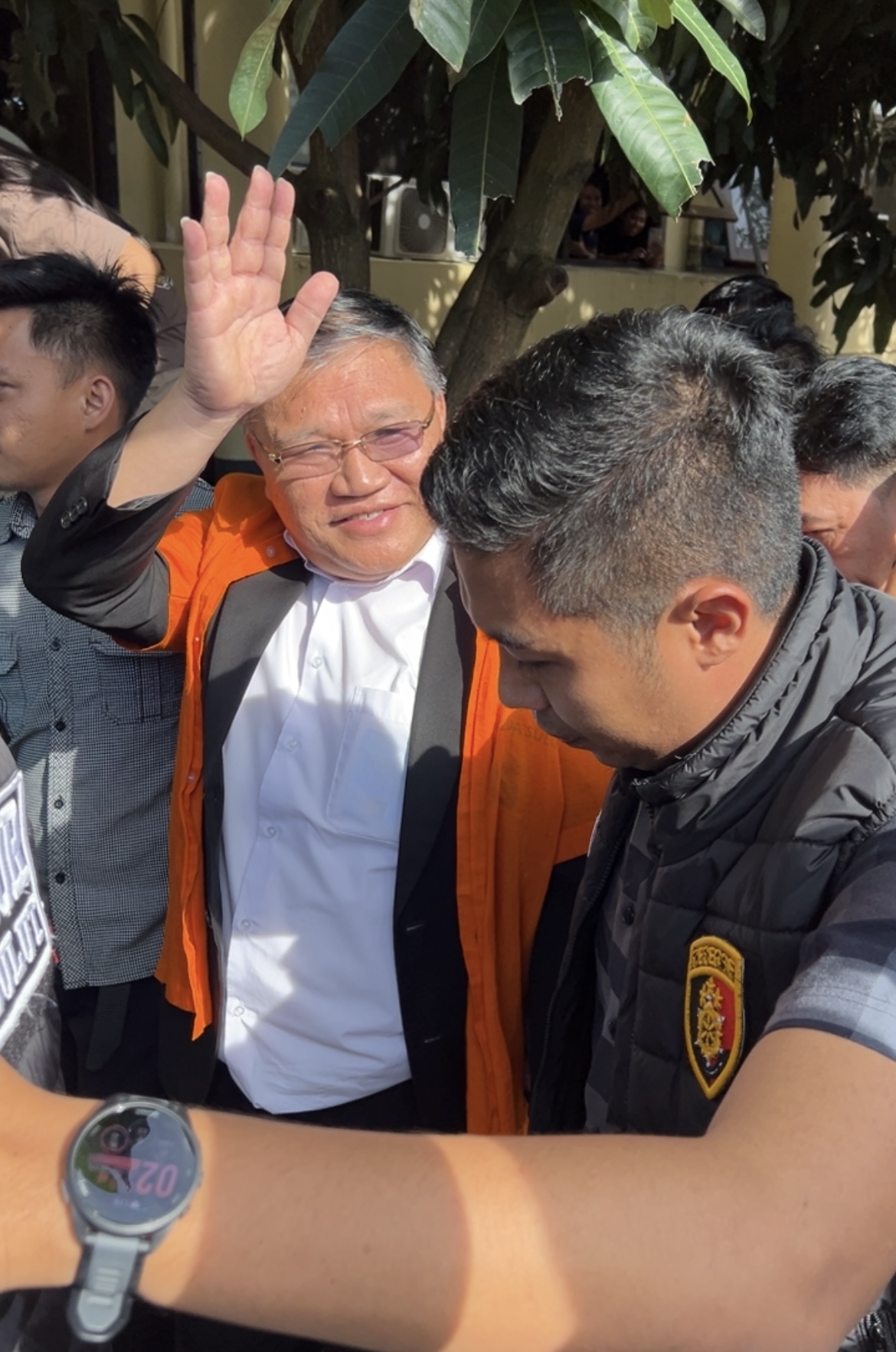 Hein Arina resmi ditaha Polda Sulut, Kamis (17/04/2025)