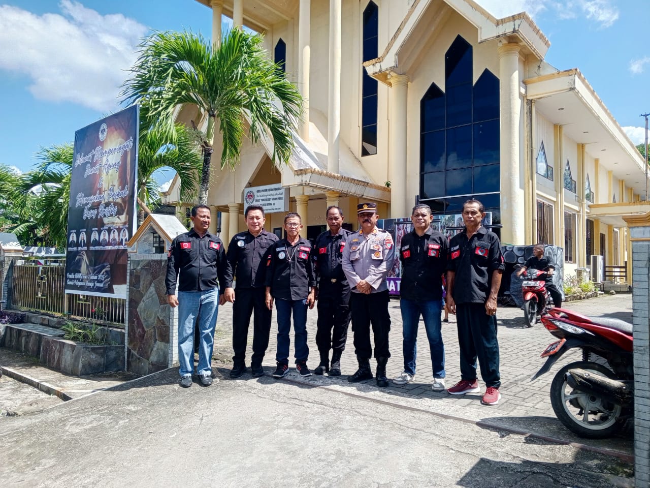 Personel dikerahkan di ibadah, dalam rangka pengamanan Jumat Agung dan Paskah di Kota Bitung.(Dok Istimewa)