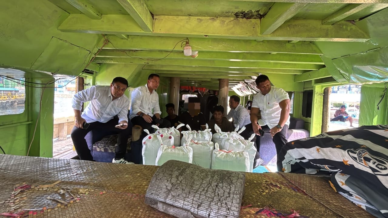 Satresnarkoba Polres Bitung berhasil menggagalkan pengiriman miras ilegal  yang akan diselundupkan ke wilayah Kepulauan Sula, Maluku Utara.(Dok Istimewa)