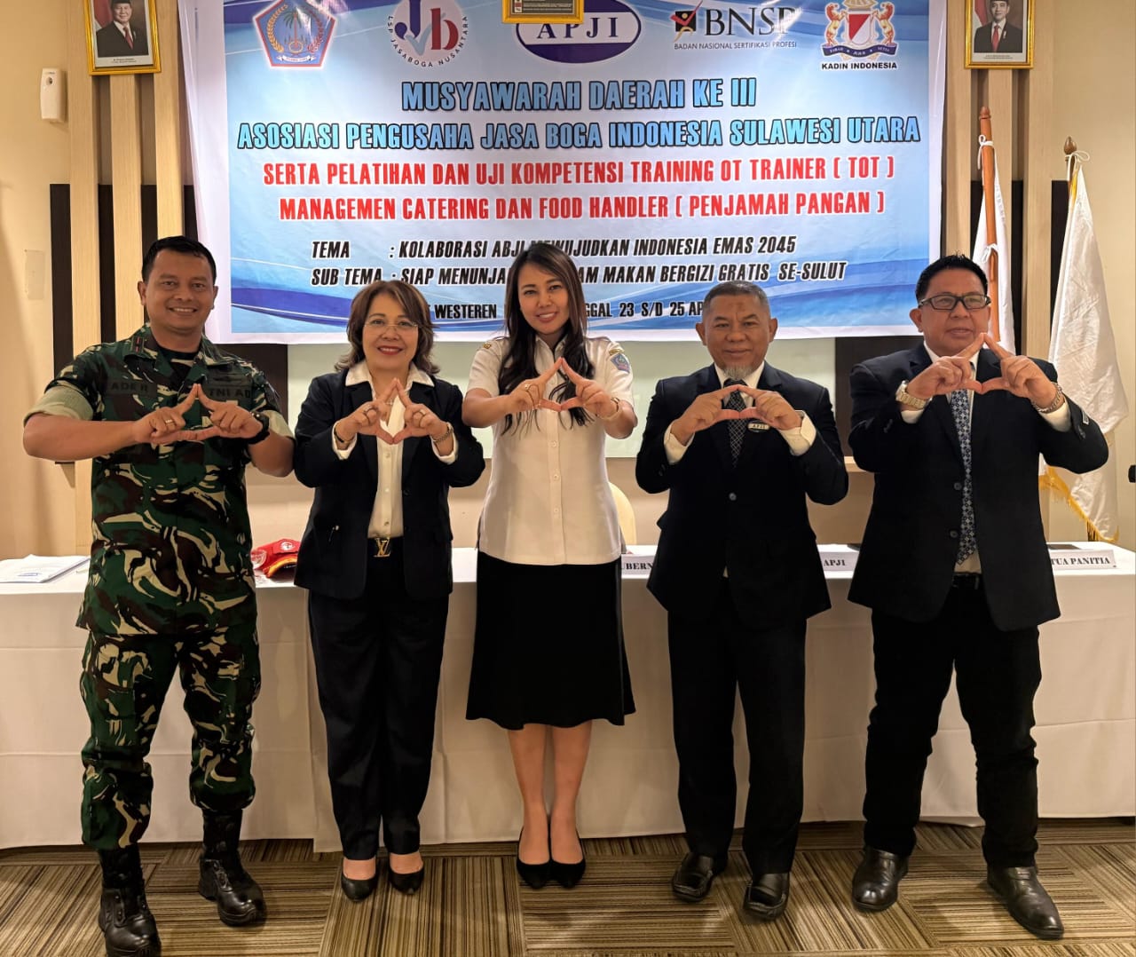 DUKUNG MBG: Habelana Lucia Goni (HLG) SE MM (kedua dari kiri) terpilih secara aklamasi sebagai Ketua DPD APJI Sulut.
