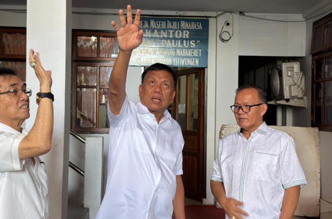 Olly Dondokambey saat meninjau