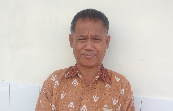 Kepala SMP Advent Tomohon Drs James Altry Mongi