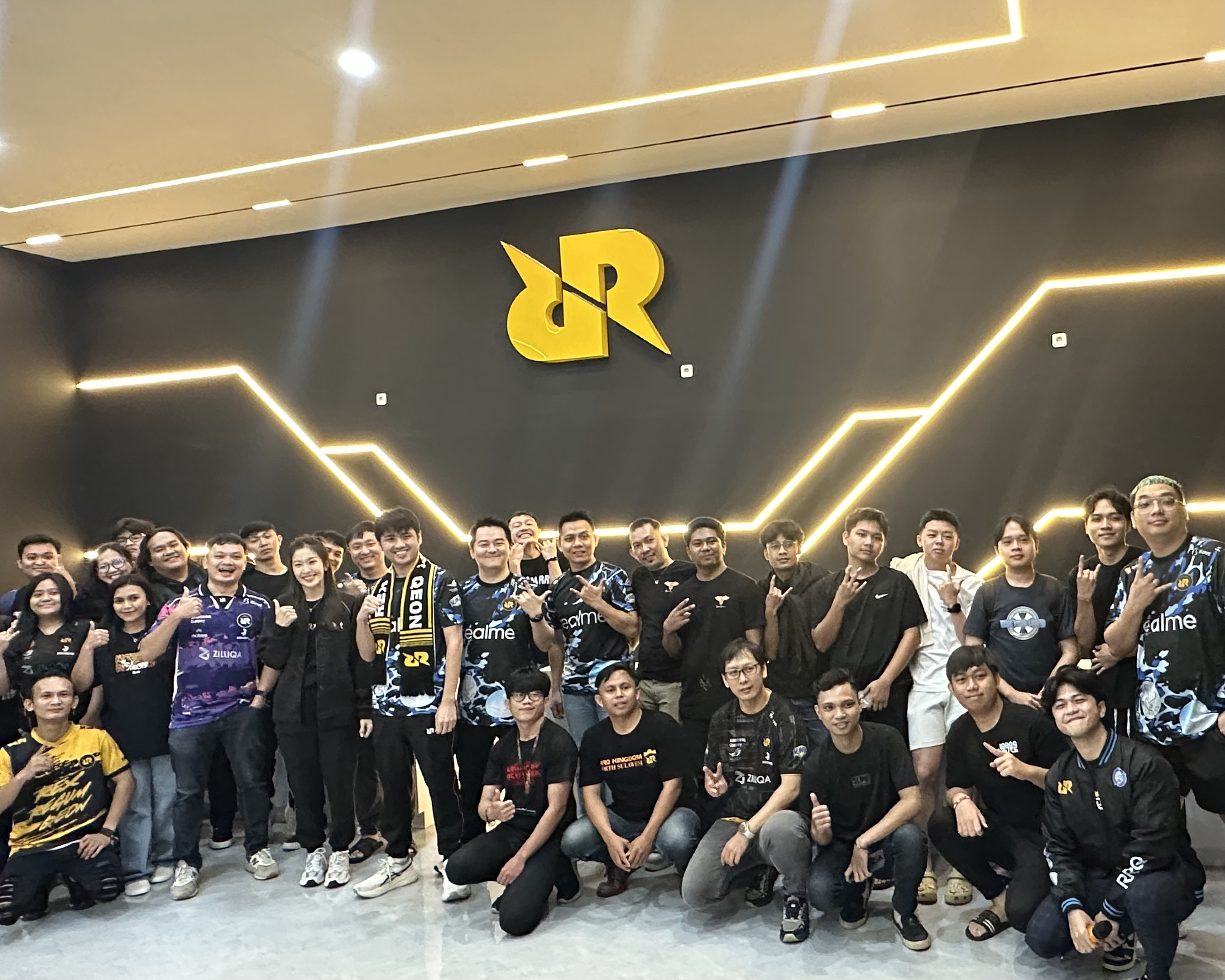 RRQ Arena resmi hadir di Kota Manado