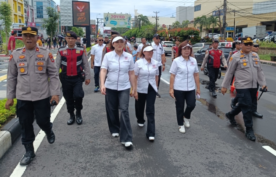 Rombongan pawai Paskah remaja GMIM dipimpin KPRS