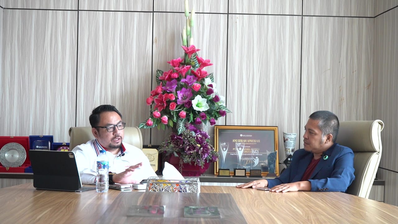 INOVATIF: Wawancara Manado Post (MP) bersama Normans Luntungan (NL, kiri), di Podcast MP Talks, Jumat (25/04/25) di Grha Pena Manado.