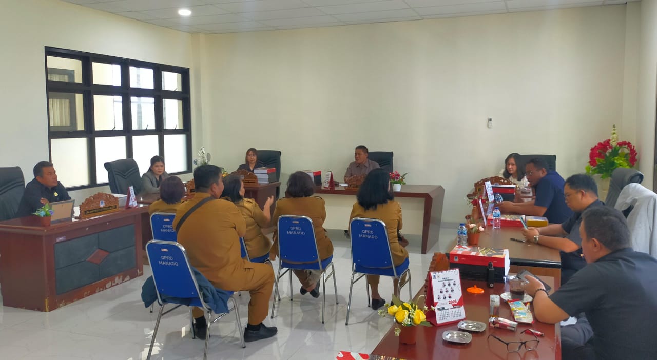 Rapat dengar pendapat Komisi 4 bersama sejumlah guru agama SD dan SMP, Senin (28/4).