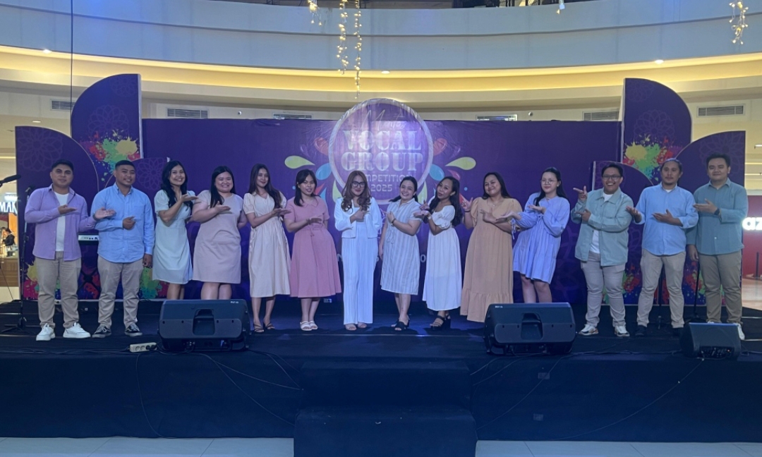 Mantos menghadirkan Fricilia Mixed Choir untuk menemani pengunjung setia di momentum Paskah