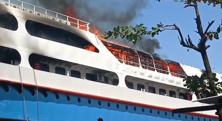 KM Uki Raya 23 saat terbakar di galangan kapal Patemang Raya, Tandurusa, Kota Bitung.(Dok Istimewa)