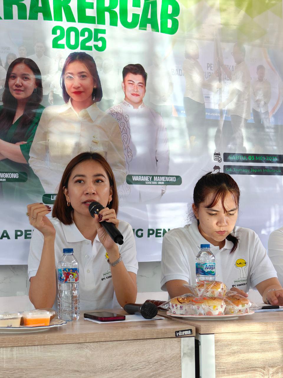 PIMPIN: Ketua UMUM BPC HIPMI Minahasa Liony Leontin Mongi saat membuka serta memimpin Rakercab dan Diklatcab, Sabtu (3/5/2025) di Gedung Tsunagu Japan Indonesia, Desa Tonsea Lama, Tondano Utara.