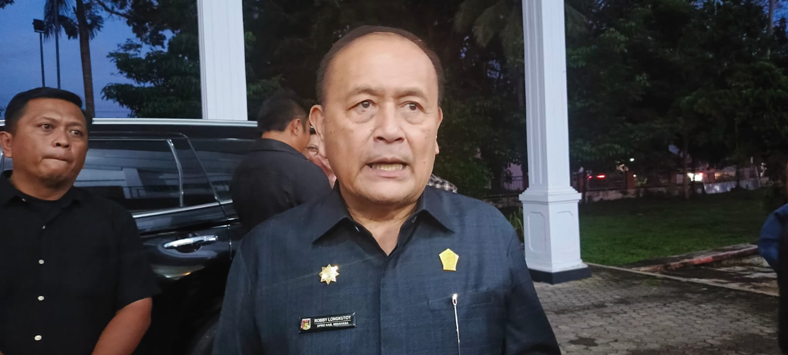 UNGKAP: Ketua DPRD Minahasa Robby Longkutoy saat diwawancarai terkait DOB Kota Langowan, Selasa (6/5/2025).
