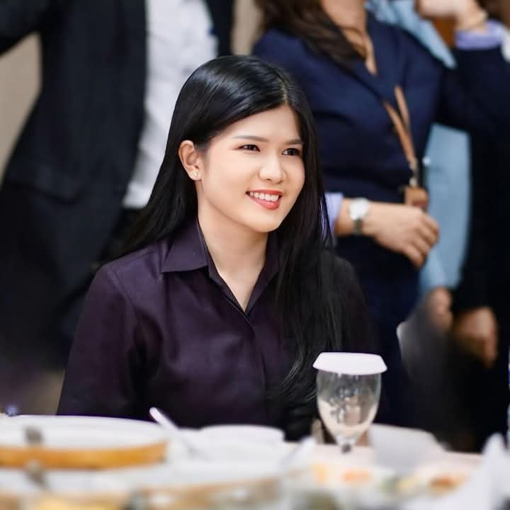 Monica Tambajong