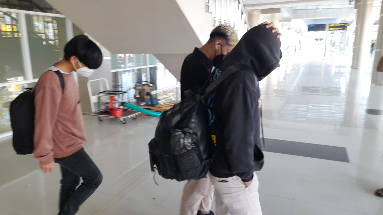 Polisi Menggagalkan Penerbangan Tiga Remaja ke Kamboja.