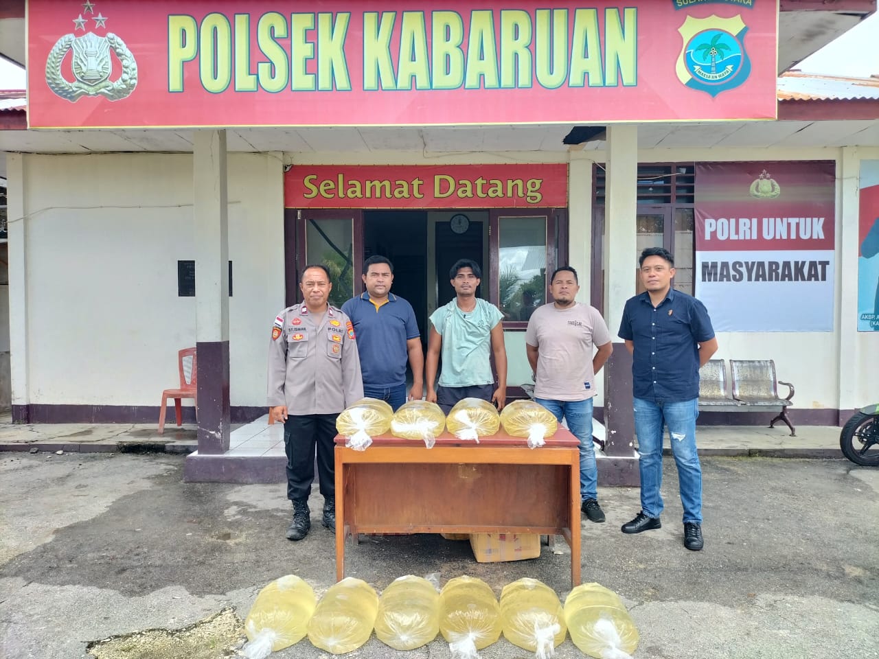 Personil Polsek Kabaruan berhasil mengamankan miras ilegal.