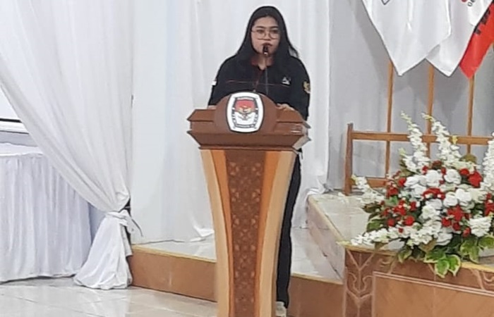 Wakil Bupati terpilih Kabupaten Kepulauan Talaud, Anisya Bambungan saat melakukan sambutan dalam penetapan hasil Bupati dan wakil Bupati Kabupaten Kepulauan Talaud oleh KPU.