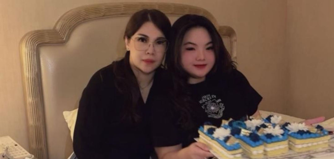 AKRAB: Anggota DPR RI Hillary Brigitta Lasut (kiri) bersama Melly Karundeng, perempuan yang disebut-sebut sebagai calon istri dari ayahnya, dr Elly Engelbert Lasut Ketua DPD Partai Demokrat Sulut.