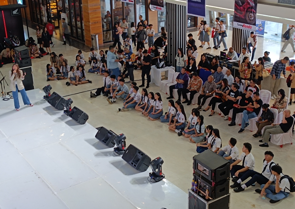 Antusiasnya para siswa mengikuti talkshow dari Bank SulutGo
