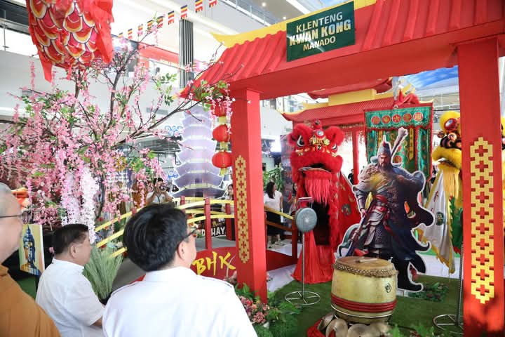 Wali Kota Manado menyampaikan sambutan di kegiatan Buddist Exibition di Mantos 3
