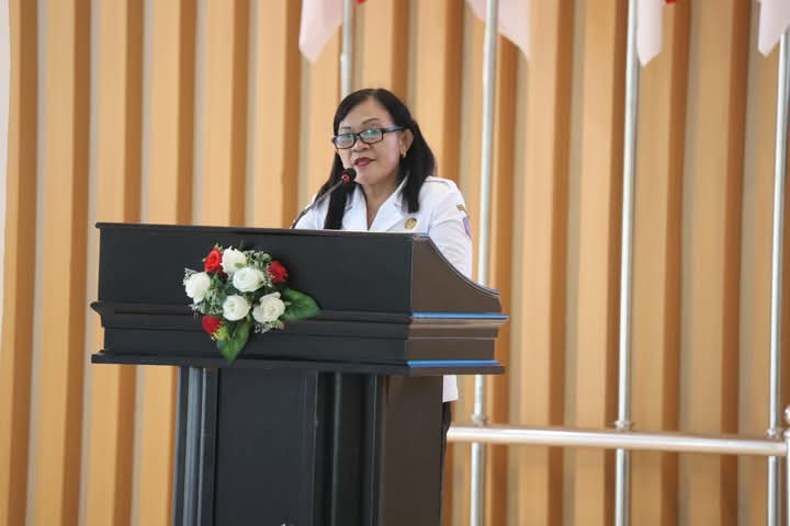 Asisten Pemerintahan dan Kesra Sekda, Novia Tamaka saat membacakan sambutan Bupati Sitaro di Auditorium Kantor Bupati Sitaro, Kamis (28/5/2025).