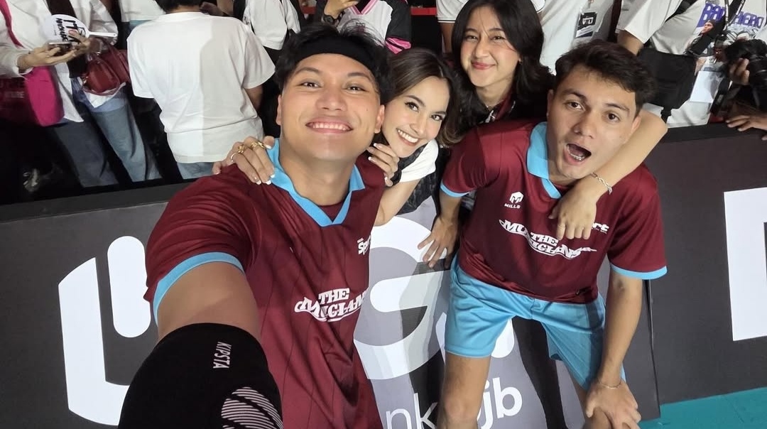 Pasangan Rizky Febian-Mahalini bersama Nyoman Paul dan Kezia usai pertandingan Voli, Sabtu (31/5/2025)
