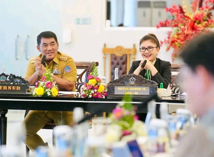 Gubernur Sulut Mayjen TNI (Purn) Yulius Selvanus menerima Kunjungan Kerja Reses dari Komisi IX DPR RI. Dipimpin langsung Ketua Komisi Felly Estelita Runtuwene dan jajaran anggota.