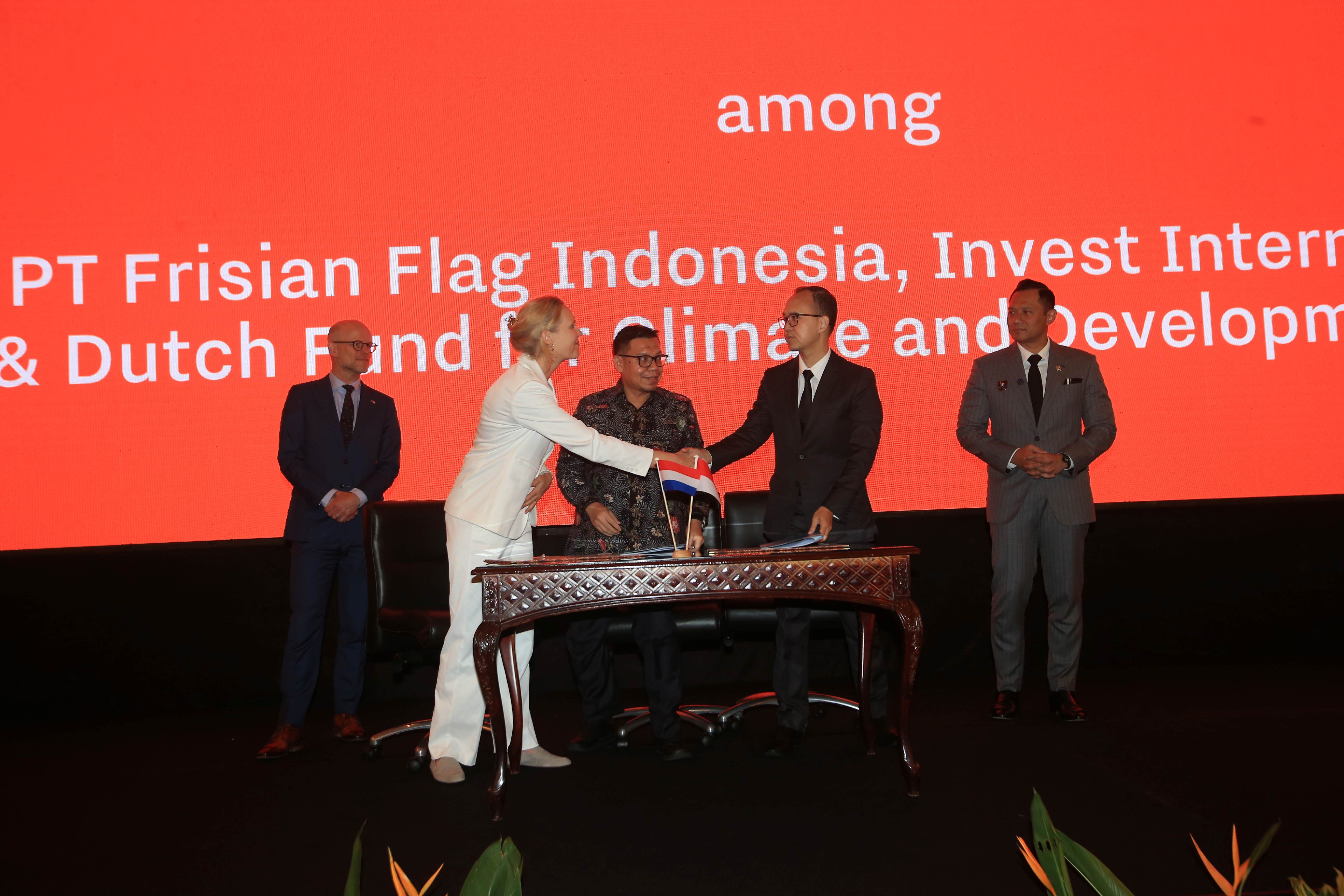 Penandatanganan MoU pembangunan Climate Smart Demo Farm: Komitmen Frisian Flag Indonesia dalam mendukung peternakan berkelanjutan dan peternak lokal