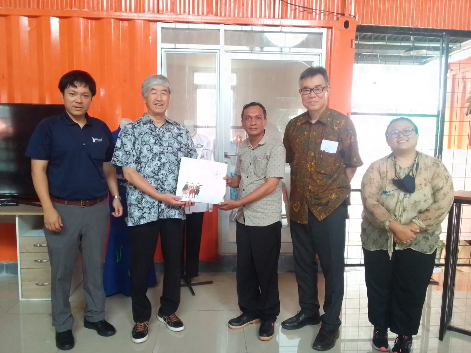 Komite Ekonomi Kreatif Kota Bitung saat menerima kunjungan Ichimaru Group.(Dok Istimewa)