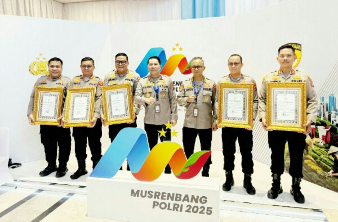 Pemberian penghargaan tersebut dihadiri langsung Kapolda Sulut Irjen Pol Roycke Langie dan lima kapolres, pada acara Musrenbang Polri Tahun 2025, di Gedung Mutiara PTIK Jakarta, Kamis (19/6/2025).