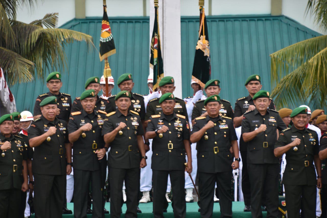 Upacara serah terima jabatan dipimpin Pangdam XIII Merdeka Mayjen TNI Suhardi dalam acara tradisi satuan yang berlangsung di Lapangan Makodam XIII Merdeka, Kamis (19/6/2025) kemarin.