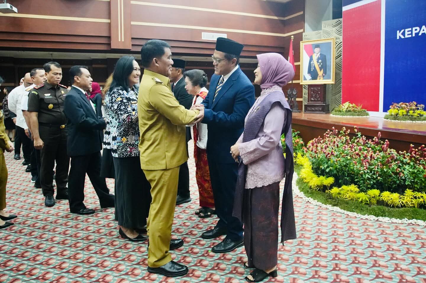 Gubernur Yulius Selvanus saat menghadiri Upacara Pengukuhan Kepala Perwakilan BI Sulut. Foto: Humas
