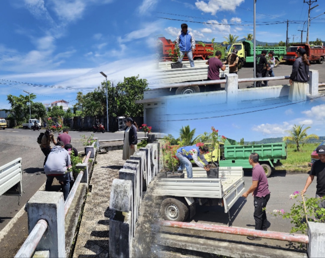 PERCANTIK: Taman di Patung Korengkeng-Sarapung mulai dipercantik dengan hiasan bunga.