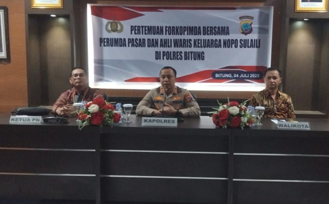Kapolres Bitung AKBP Albert Zai SIK MH memimpin pertemuan Forkompinda terkait status tanah di Pasar Girian.(Dok Istimewa)